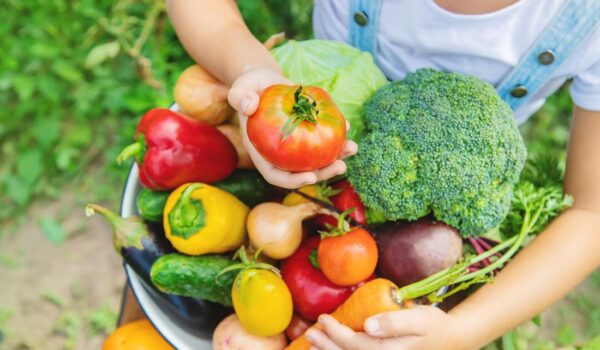 child-holding-fresh-vegetables-for-hyperthyroidism-diet